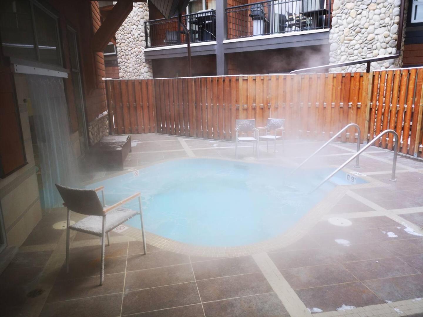 Sweet Condo Canmore Gr：） エクステリア 写真